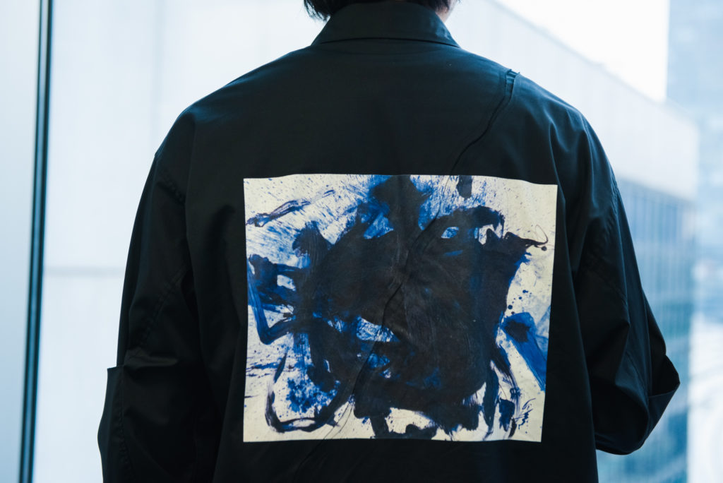 白髪さんとのコラボレーションコレクションから代表的な1着。